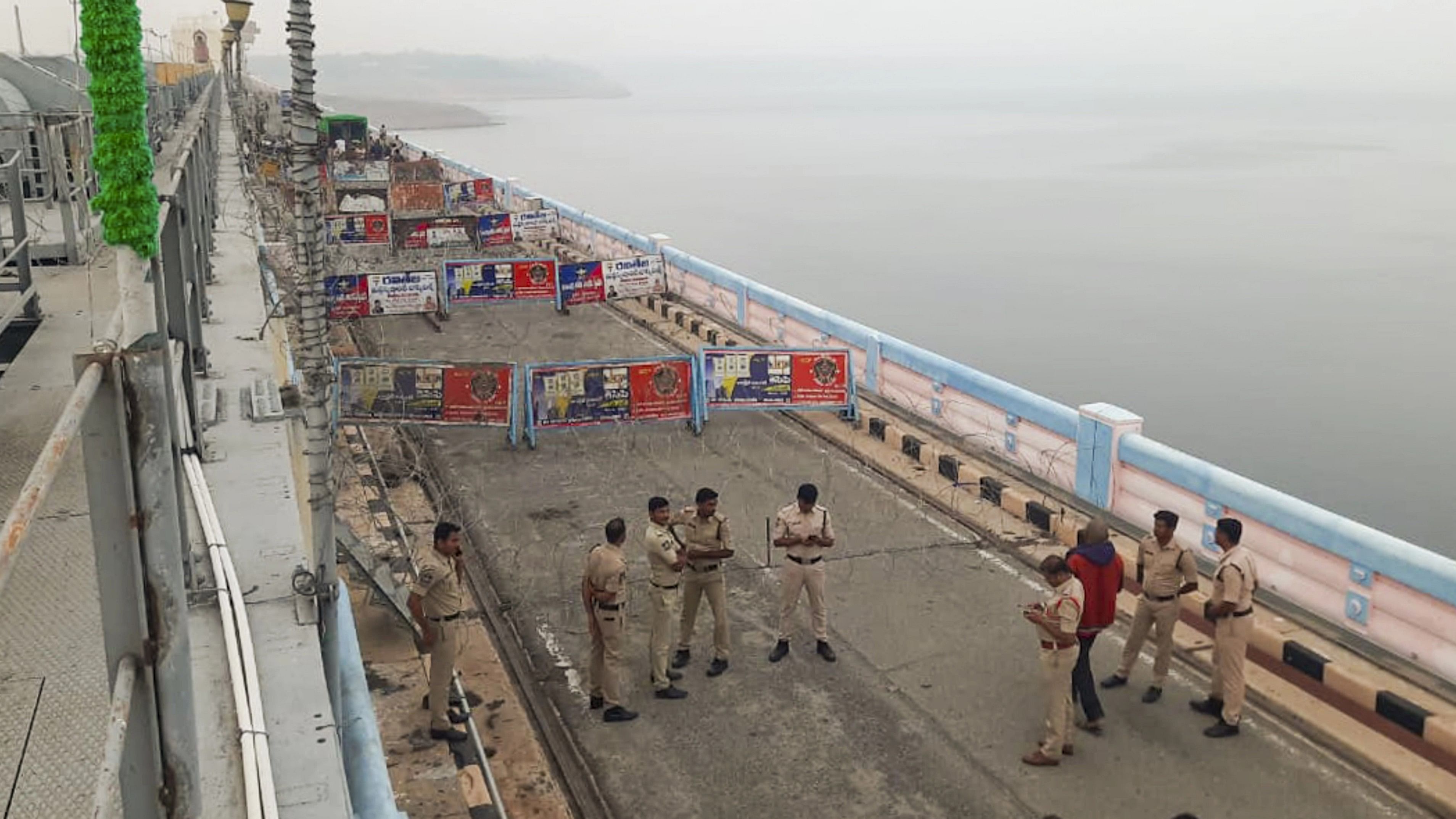 <div class="paragraphs"><p>Telangana Police personnel deployed at Nagarjuna Sagar dam, in Nalgonda district, Friday, Dec. 1, 2023. Andhra Pradesh Police on Wednesday night allegedly took control of half of the dam, barricading a part of it and restraining the entry of Telangana police and irrigation department officials on the site. </p></div>