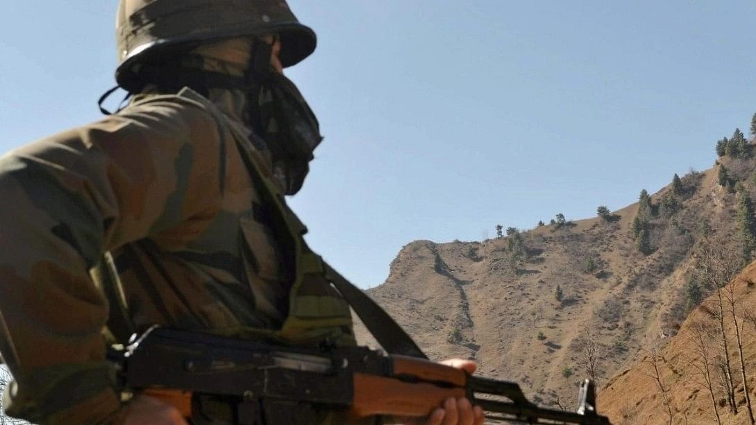 <div class="paragraphs"><p>An army jawan keeps vigil in Poonch district of Jammu and Kashmir  along the LoC. </p></div>