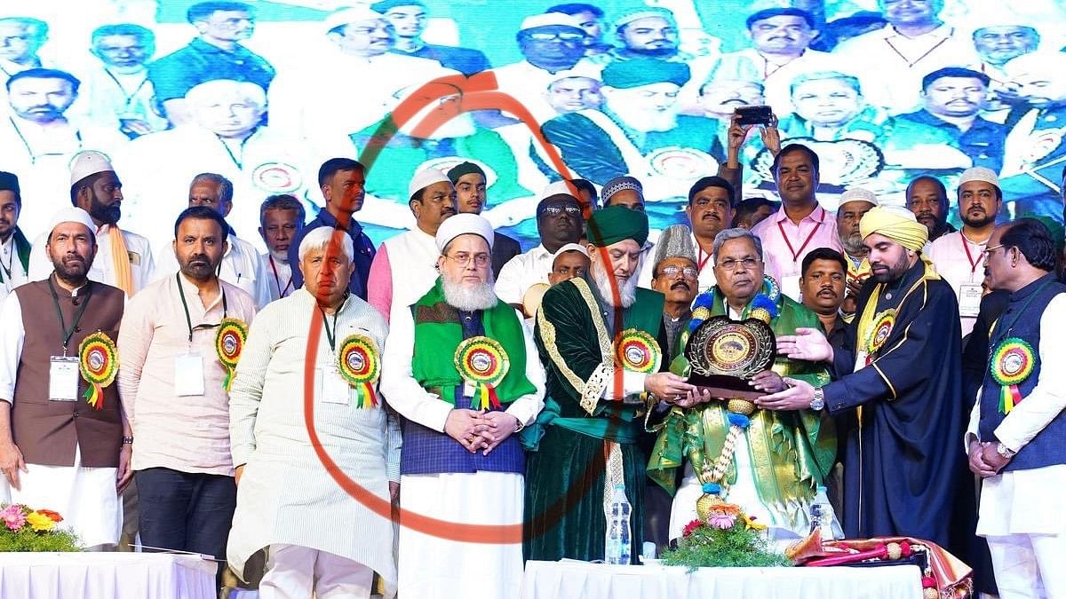 <div class="paragraphs"><p>A photo shared by&nbsp;Basanagouda Patil Yatnal showing Siddaramaiah with Muslim leaders during the&nbsp;South India conference of Muslim religious heads in Hubballi.</p></div>
