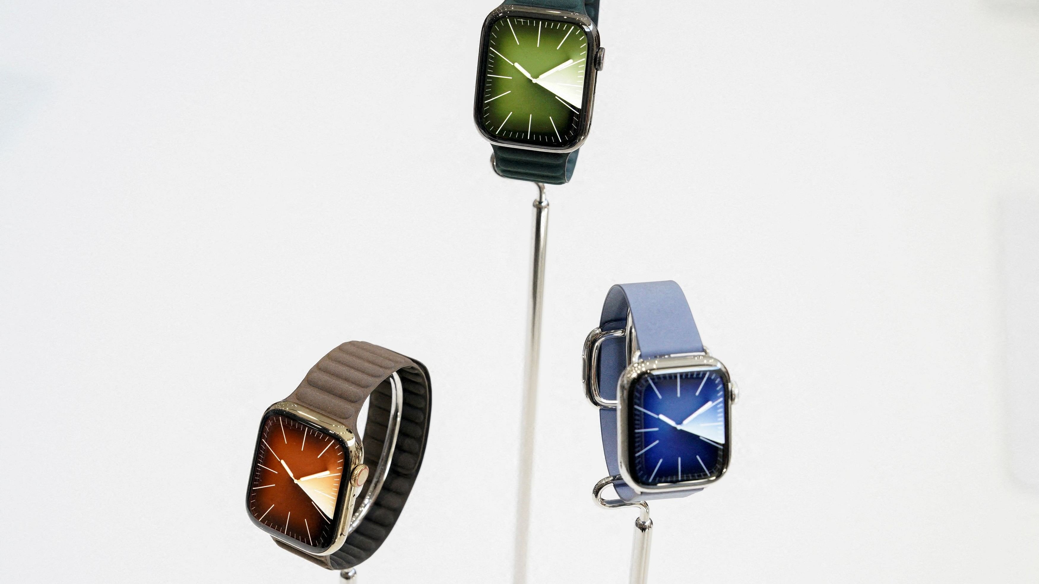 Square Watches taking wrists by storm: Why mechanical watches are round |  Lifestyle News - Business Standard