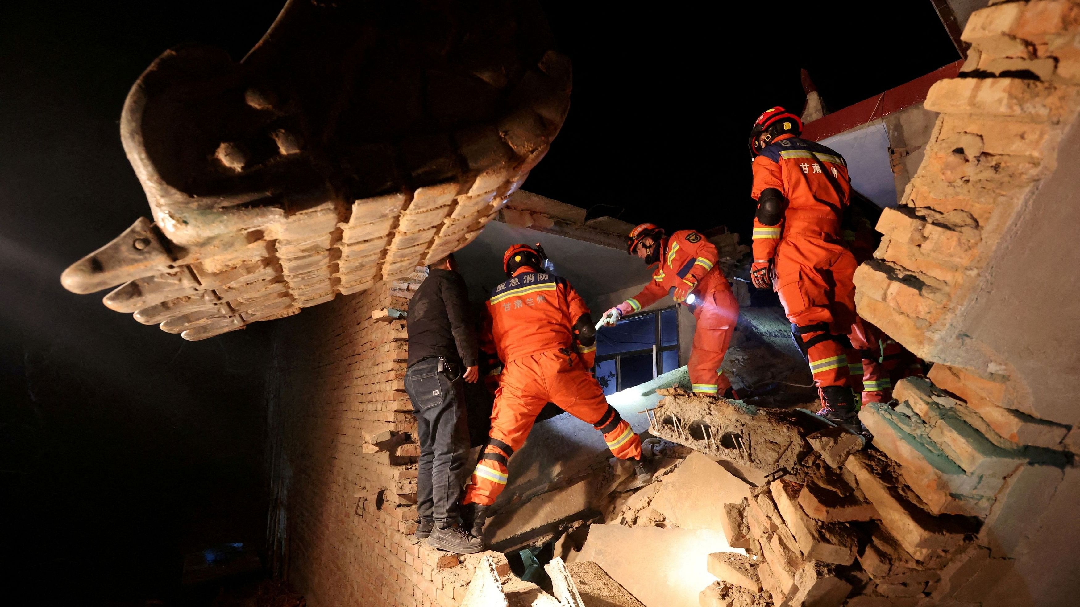 <div class="paragraphs"><p>Rescue workers conduct search and rescue operations at Kangdiao village following the earthquake in Jishishan county, Gansu province, China December 19, 2023. </p></div>