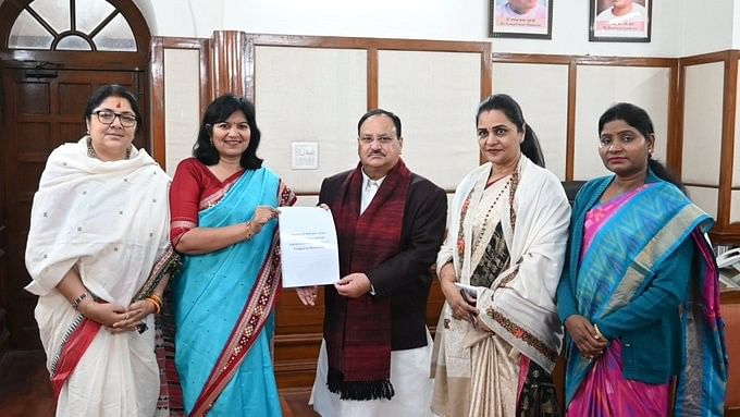 <div class="paragraphs"><p>BJP fact-finding team submits report to&nbsp;JP Nadda in Parliament.</p></div>