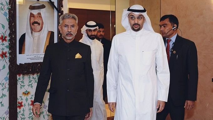 <div class="paragraphs"><p>S Jaishankar visits Kuwaiti Embassy to pay respects to departed leader.</p></div>