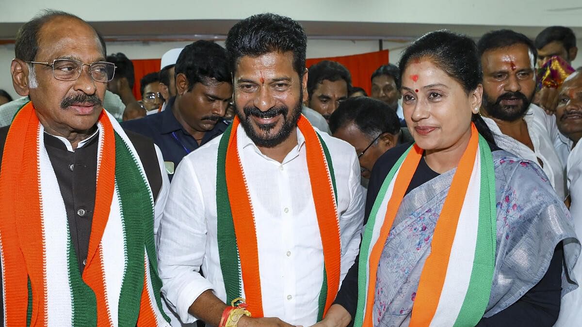 <div class="paragraphs"><p>Telangana Congress chief A. Revanth Reddy with party leader Vijayashanti celebrates as party leads during counting of votes for Telangana Assembly elections, in Hyderabad, Sunday, Dec. 3, 2023.</p></div>