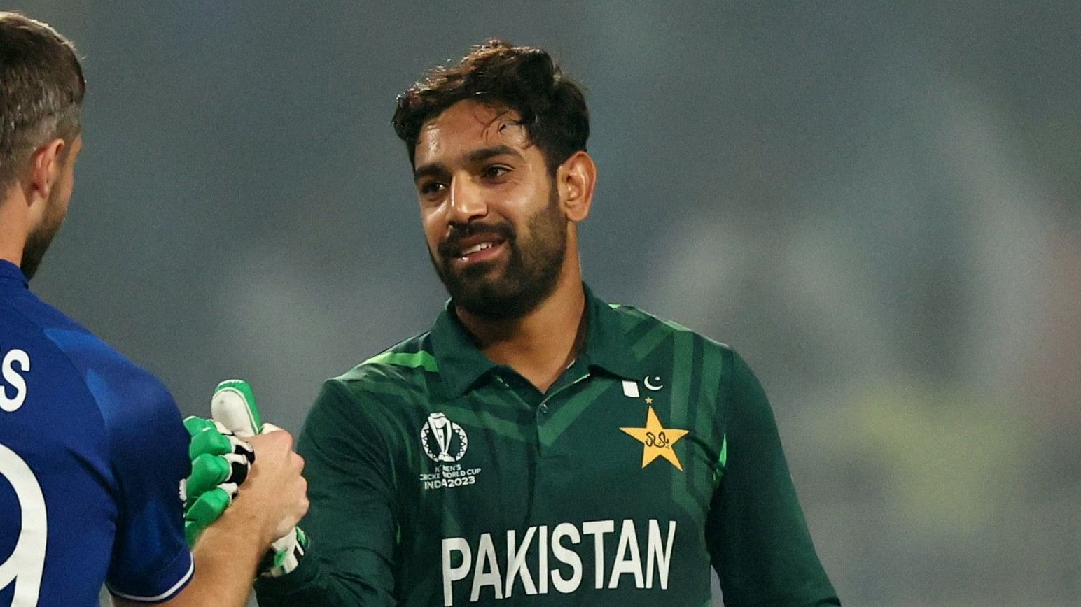 <div class="paragraphs"><p> Pakistan's Haris Rauf shakes hands with Chris Woakes after the match.</p></div>