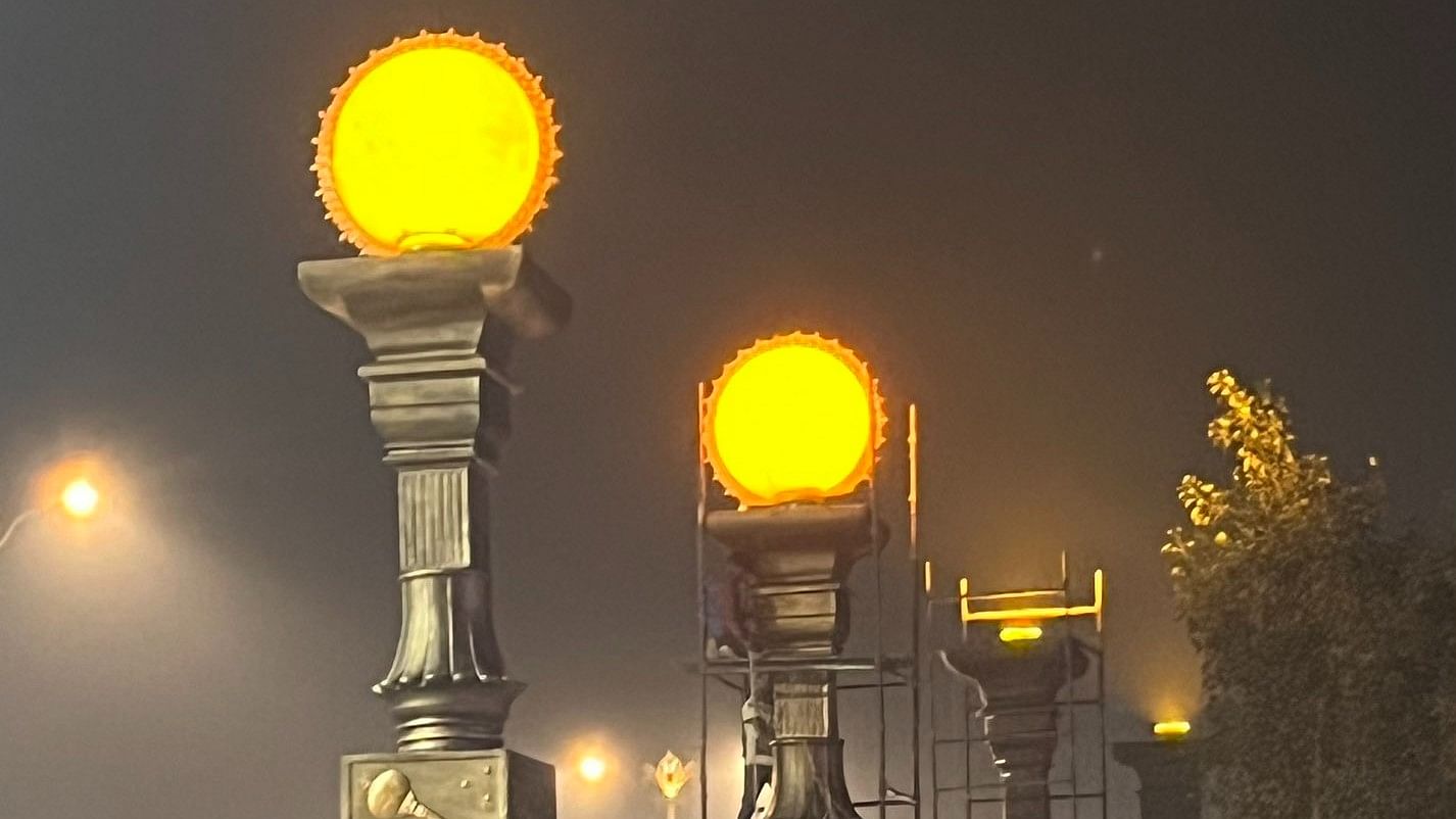 <div class="paragraphs"><p>A set of 40 sun-themed pillars will be installed along the Dharam Path road in Ayodhya to welcome PM Modi in the city.</p></div>