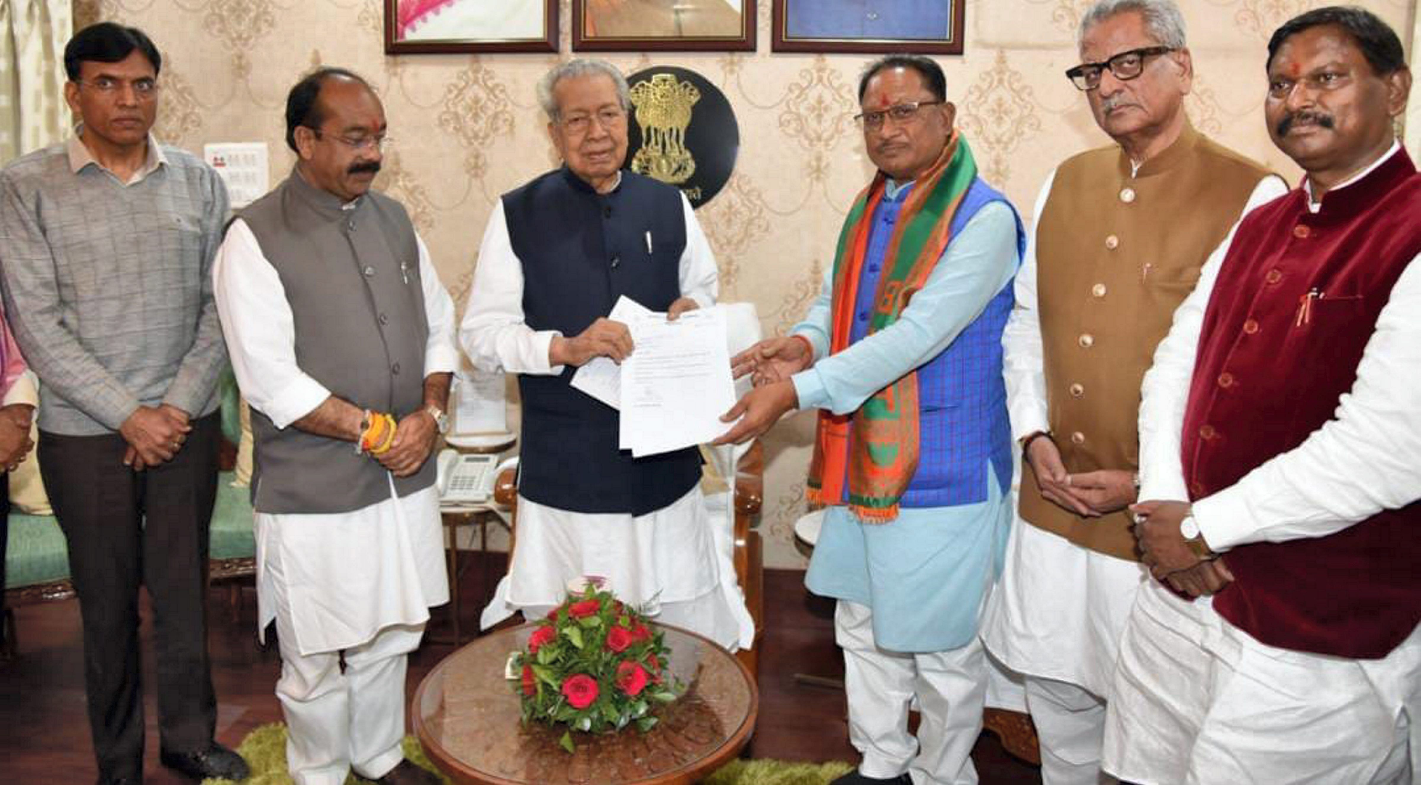 <div class="paragraphs"><p> Chhattisgarh Governor Biswabhusan Harichandan receives the letter of support from Chhattisgarh CM-designate Vishnu Deo Sai to form the Government in the State, in Raipur, Sunday, Dec. 10, 2023. Union Ministers Mansukh Mandaviya and Arjun Munda, BJP Chhattisgarh In-charge Om Prakash Mathur and BJP State President Arun Sao are also seen. </p></div>