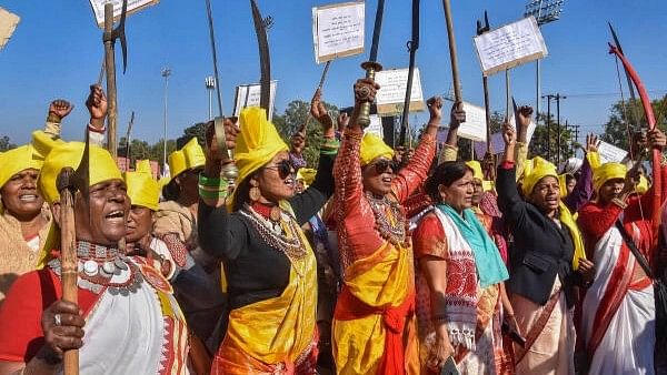 <div class="paragraphs"><p>Sarna tribals with their traditional weapons stage a protest rally demanding removal and delisting of the names of converted tribal Christians from reservation category, at Morhabadi Grounds, in Ranchi, Sunday, Dec 24, 2023</p></div>