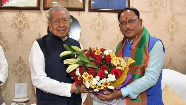 <div class="paragraphs"><p>Chhattisgarh Governor Biswabhusan Harichandan with Chhattisgarh CM-designate Vishnu Deo Sai.</p></div>