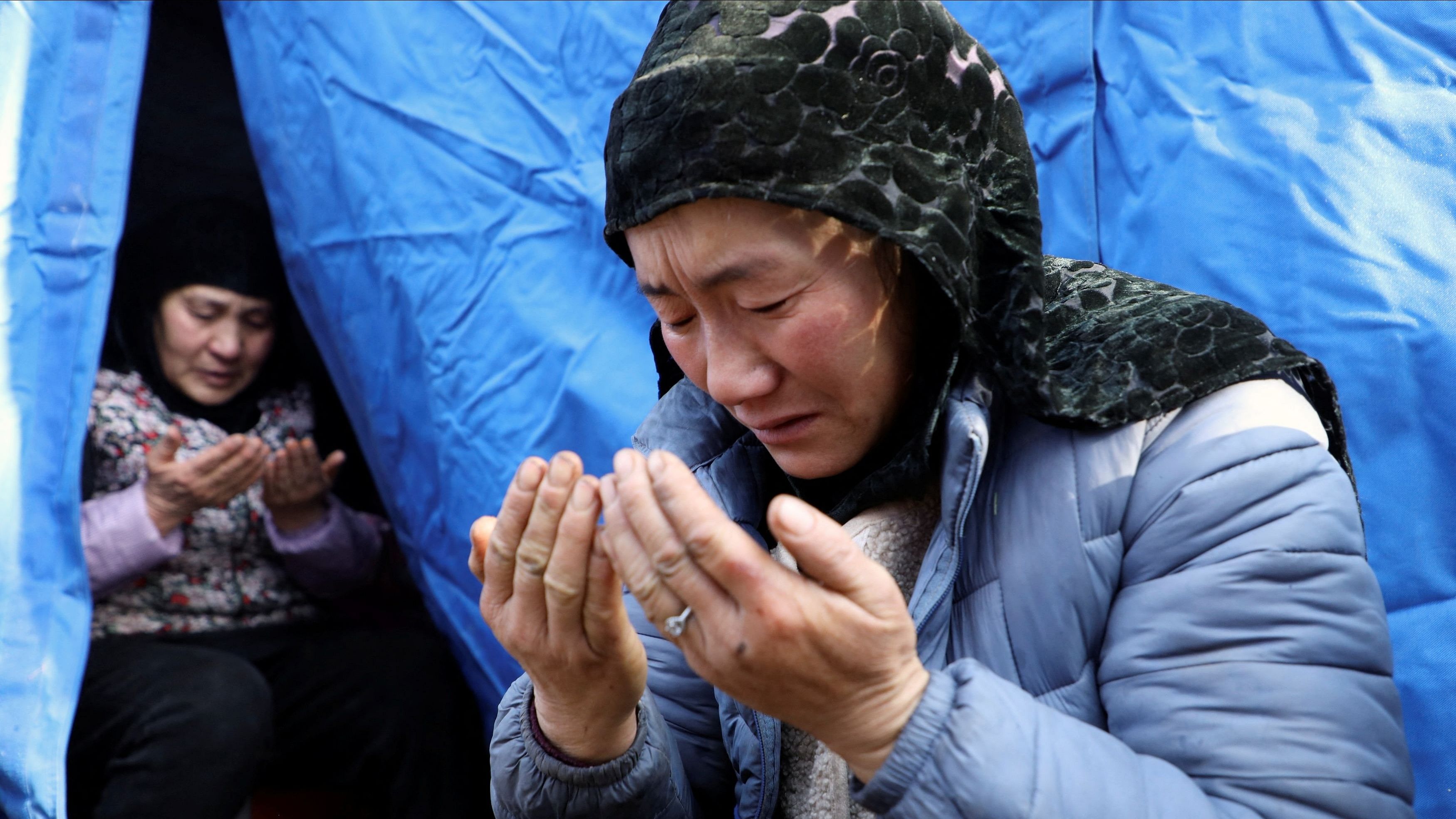 <div class="paragraphs"><p>Women pray for Ma Jinyuan, an 8-year-old girl who passed away, at a temporary shelter at Yangwa village following the earthquake in Jishishan county, Gansu province, China December 21, 2023. </p></div>