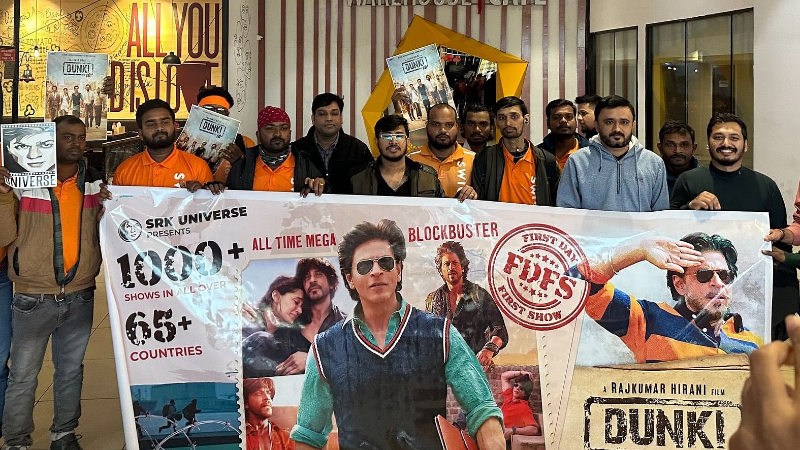 <div class="paragraphs"><p>SRK fans celebrate 'Dunki' release in Nagpur.&nbsp;</p></div>