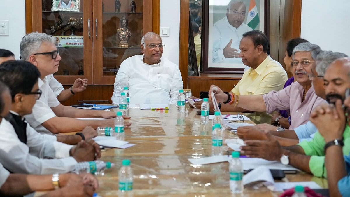 <div class="paragraphs"><p>I.N.D.I.A bloc leaders in a meeting.</p></div>