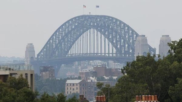 <div class="paragraphs"><p>A view of the Sydney Harbour Bridge shrouded in smog from nearby bushfires in Sydney, Australia, December 19, 2023.</p></div>