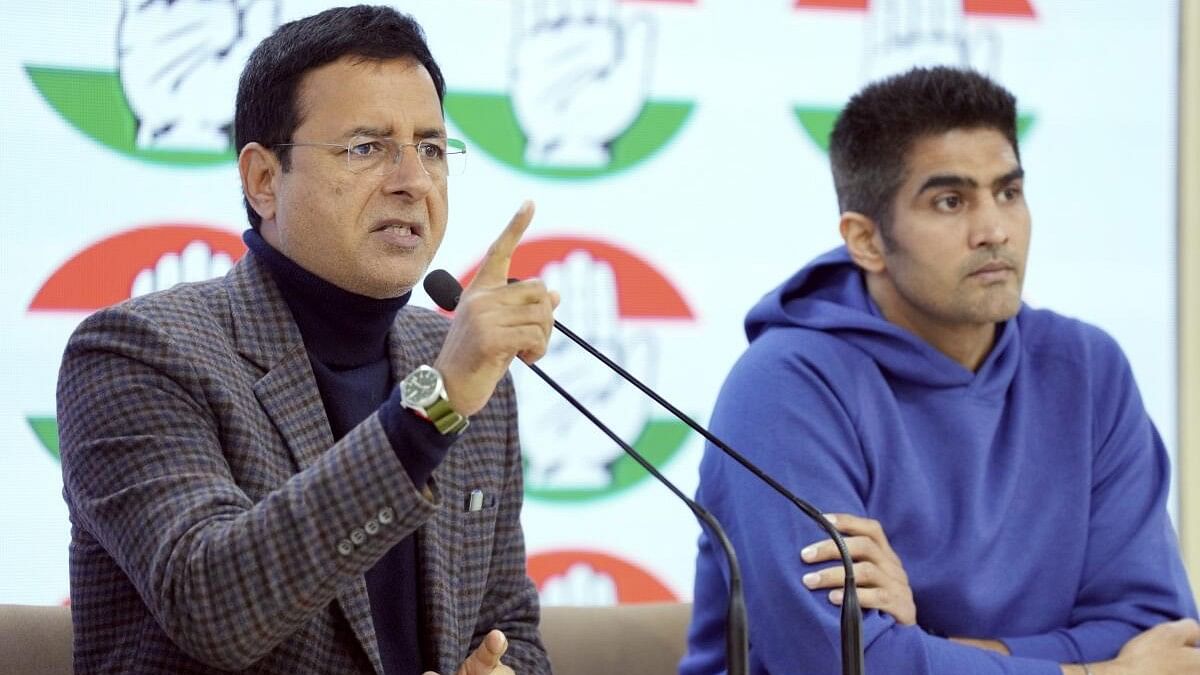 <div class="paragraphs"><p>Vijender Singh and&nbsp;Randeep Surjewala.</p></div>