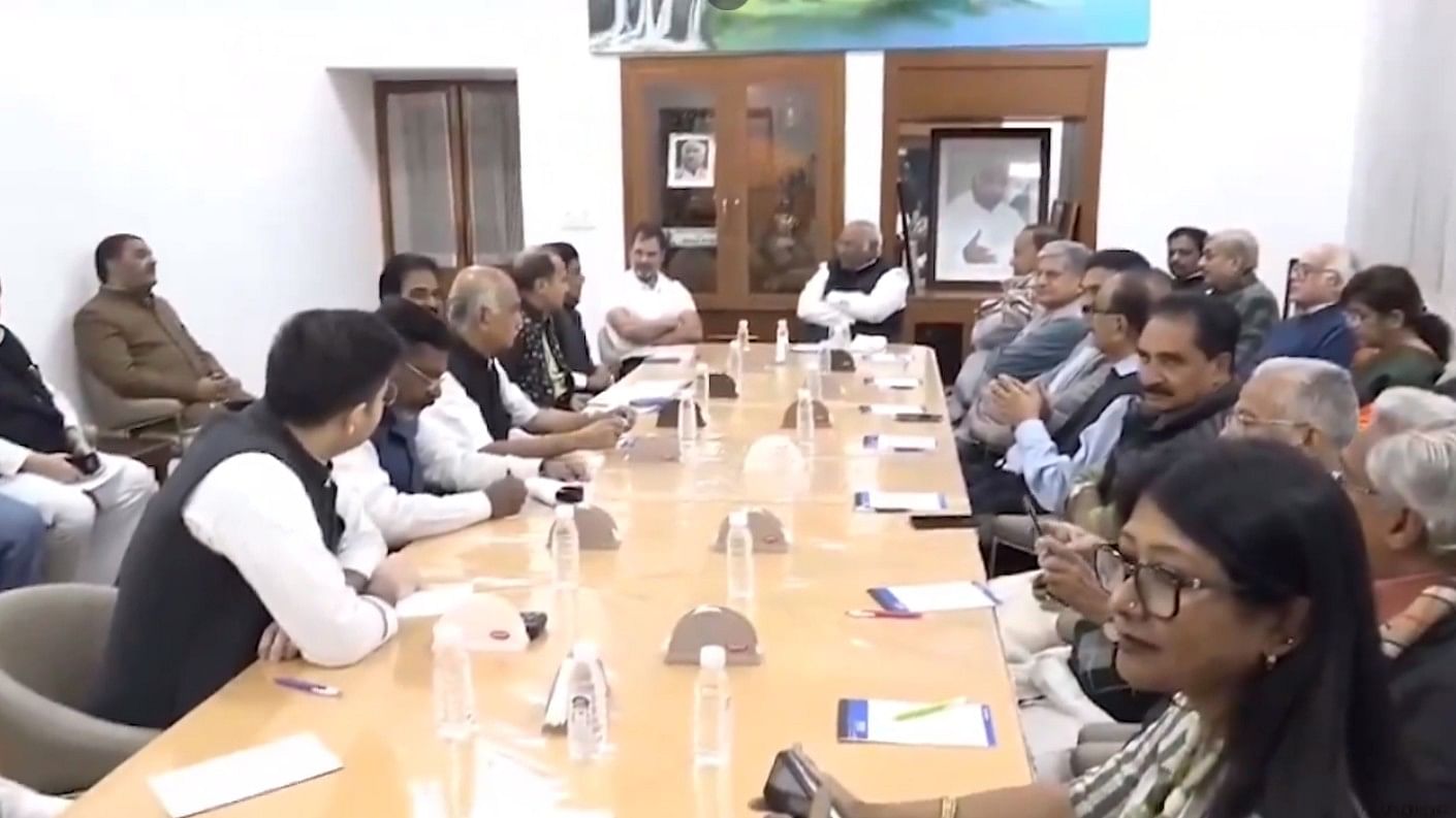 <div class="paragraphs"><p>Screengrab from a video showing the dinner meeting of I.N.D.I.A bloc floor leaders in Delhi, December 6, 2023.</p></div>