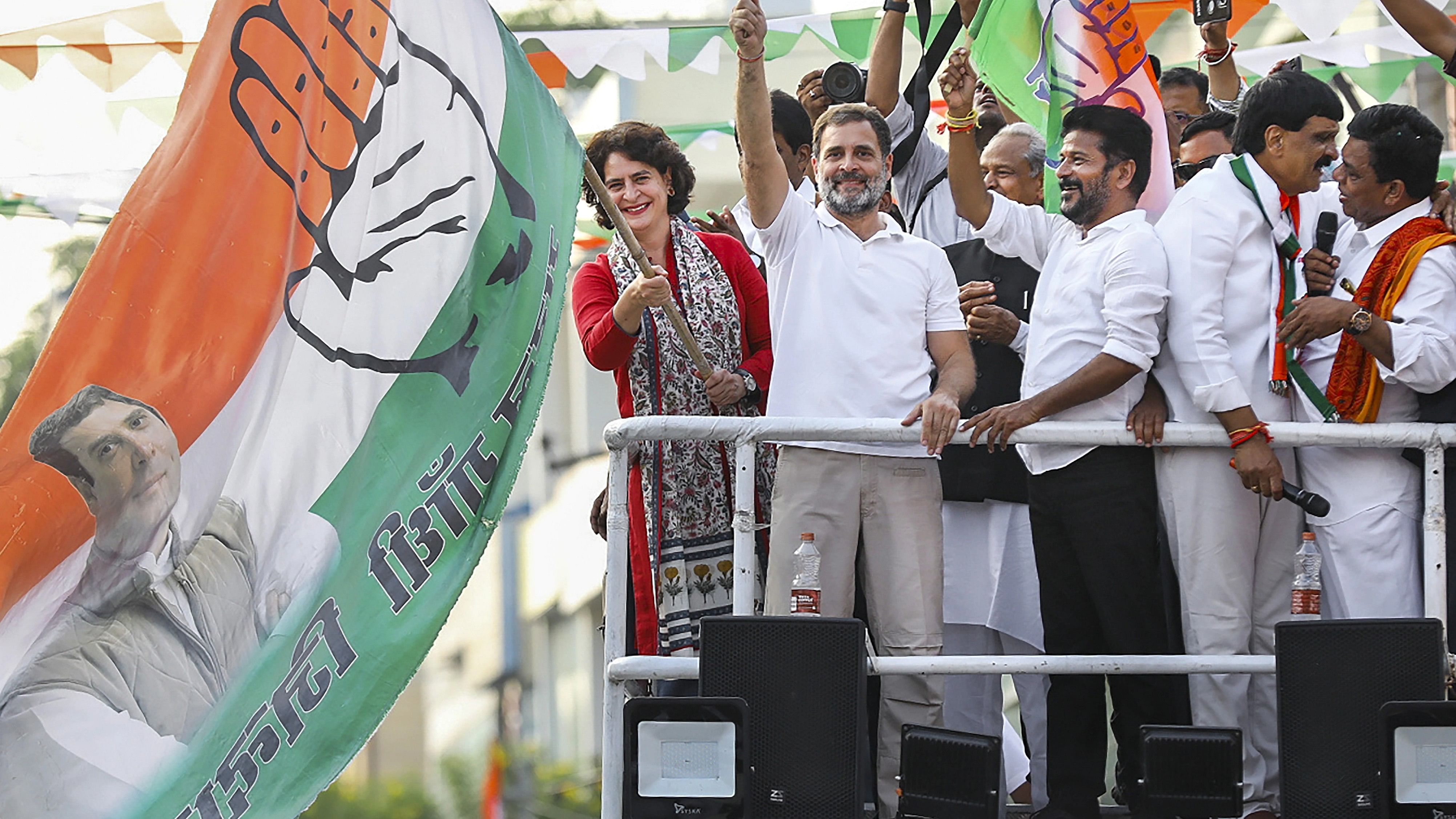 <div class="paragraphs"><p>Congress leader Rahul Gandhi with party's general secretary Priyanka Gandhi and other leaders in Telangana.</p></div>