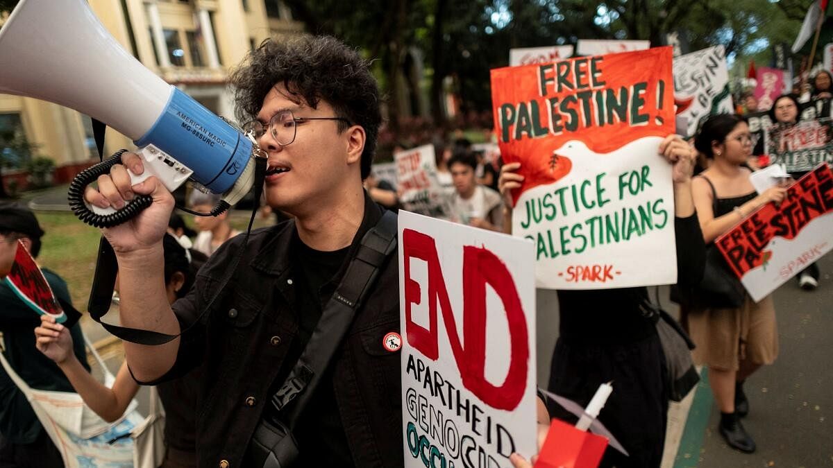 <div class="paragraphs"><p>Students and activists hold a protest calling for a ceasefire in Gaza.</p></div>