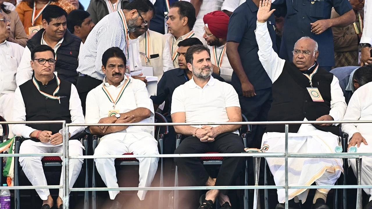 <div class="paragraphs"><p>Rahul Gandhi and Mallikarjun Kharge during the Congress rally in Nagpur.</p></div>