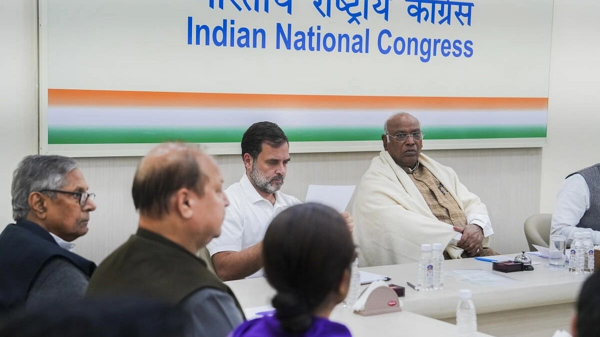 <div class="paragraphs"><p>Congress President Mallikarjun Kharge with the party leader Rahul Gandhi holds a meeting with Bihar Congress leaders at AICC headquarters, in New Delhi, Tuesday, Dec. 26, 2023</p></div>