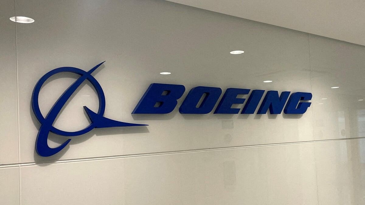 <div class="paragraphs"><p>Boeing logo.</p></div>