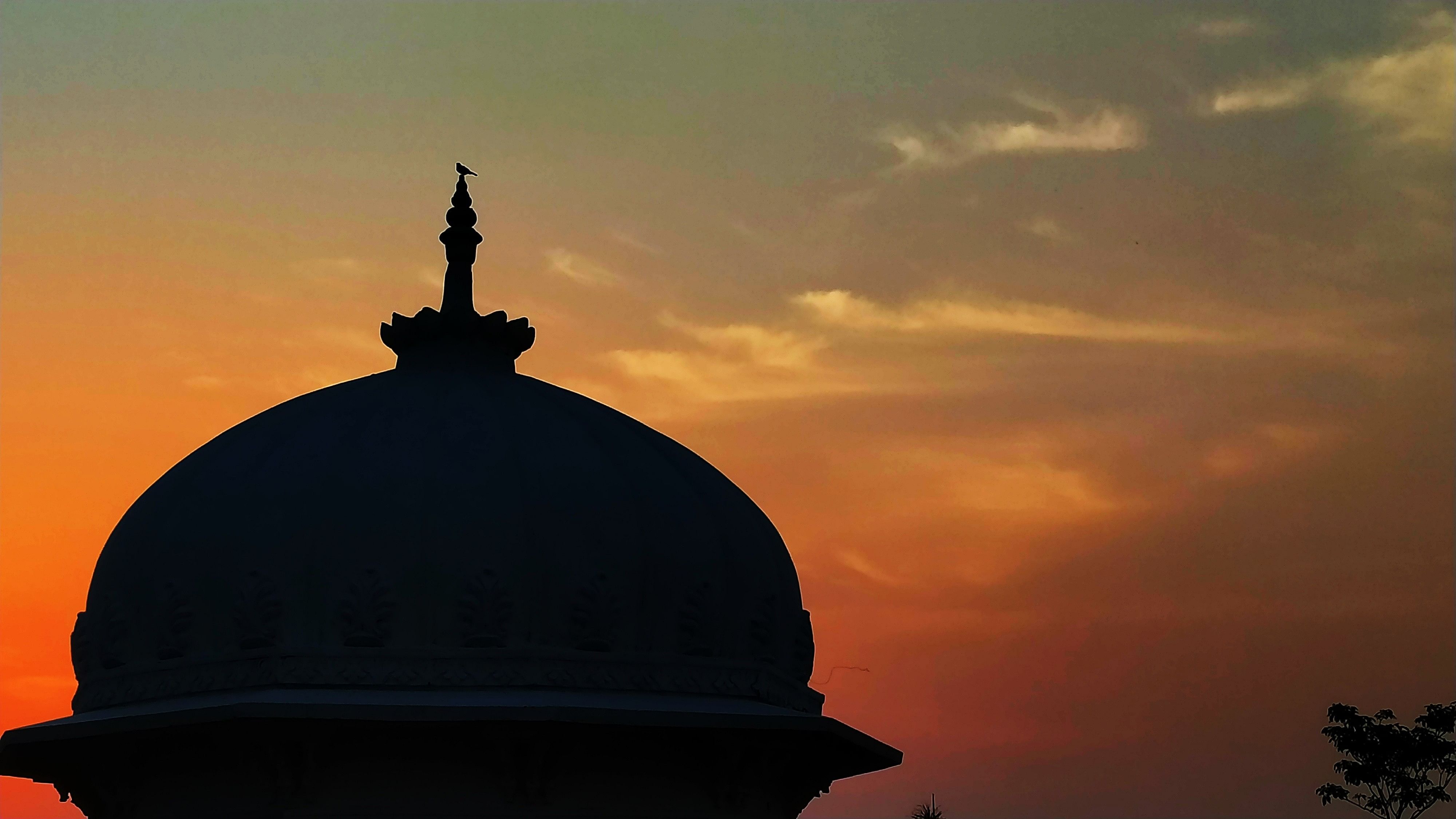 <div class="paragraphs"><p>Silhouette of ISKCON temple of Lord Krishna.</p></div>