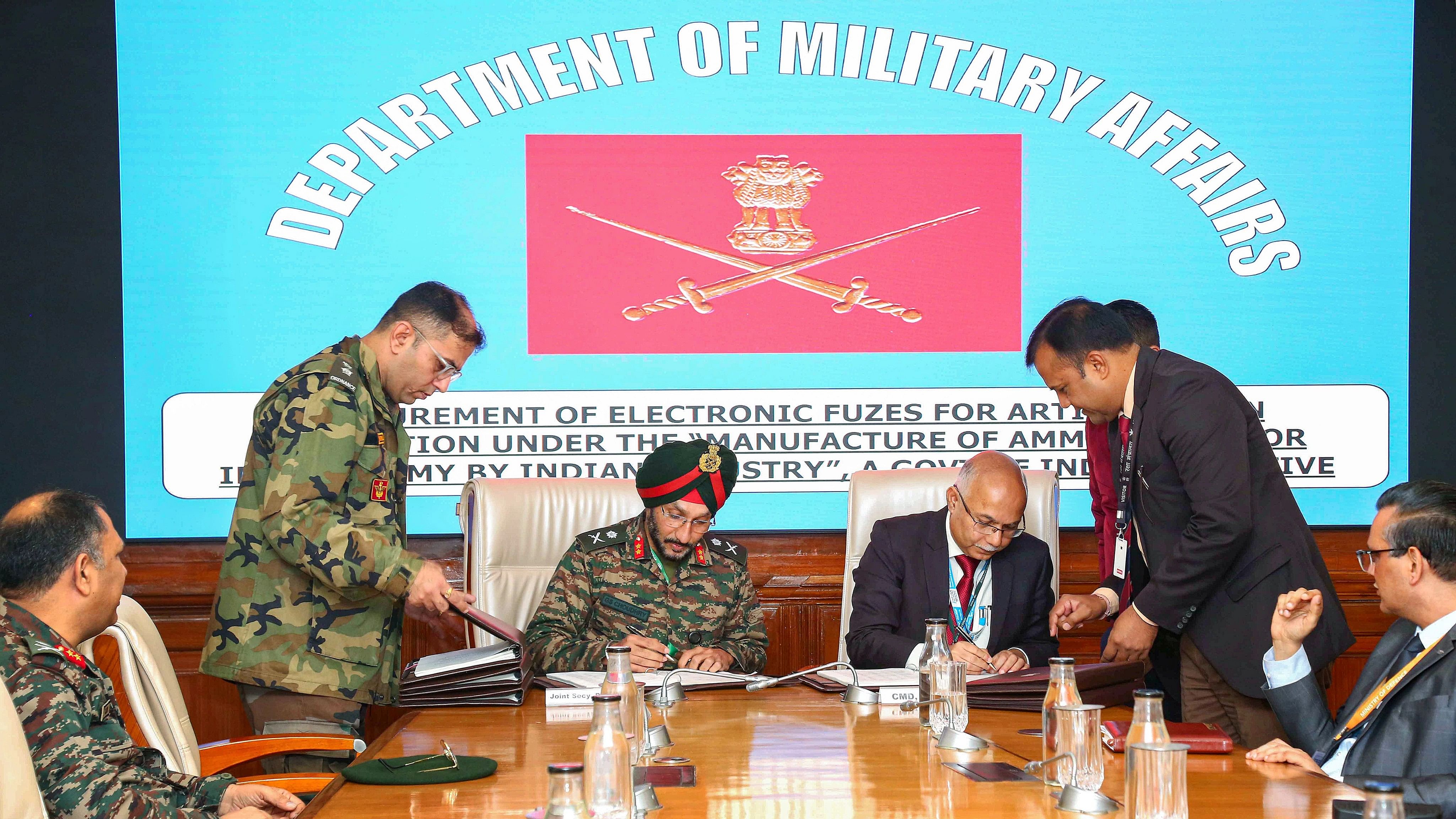 <div class="paragraphs"><p> Indian Army and BEL officials sign the deal.</p></div>