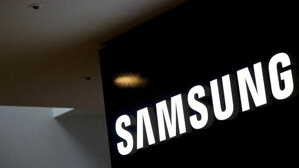 <div class="paragraphs"><p>Samsung logo.</p></div>