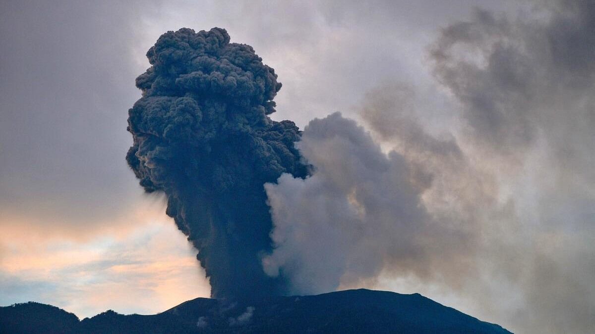 <div class="paragraphs"><p>Mount Marapi volcano eruption in West Sumatra.</p></div>
