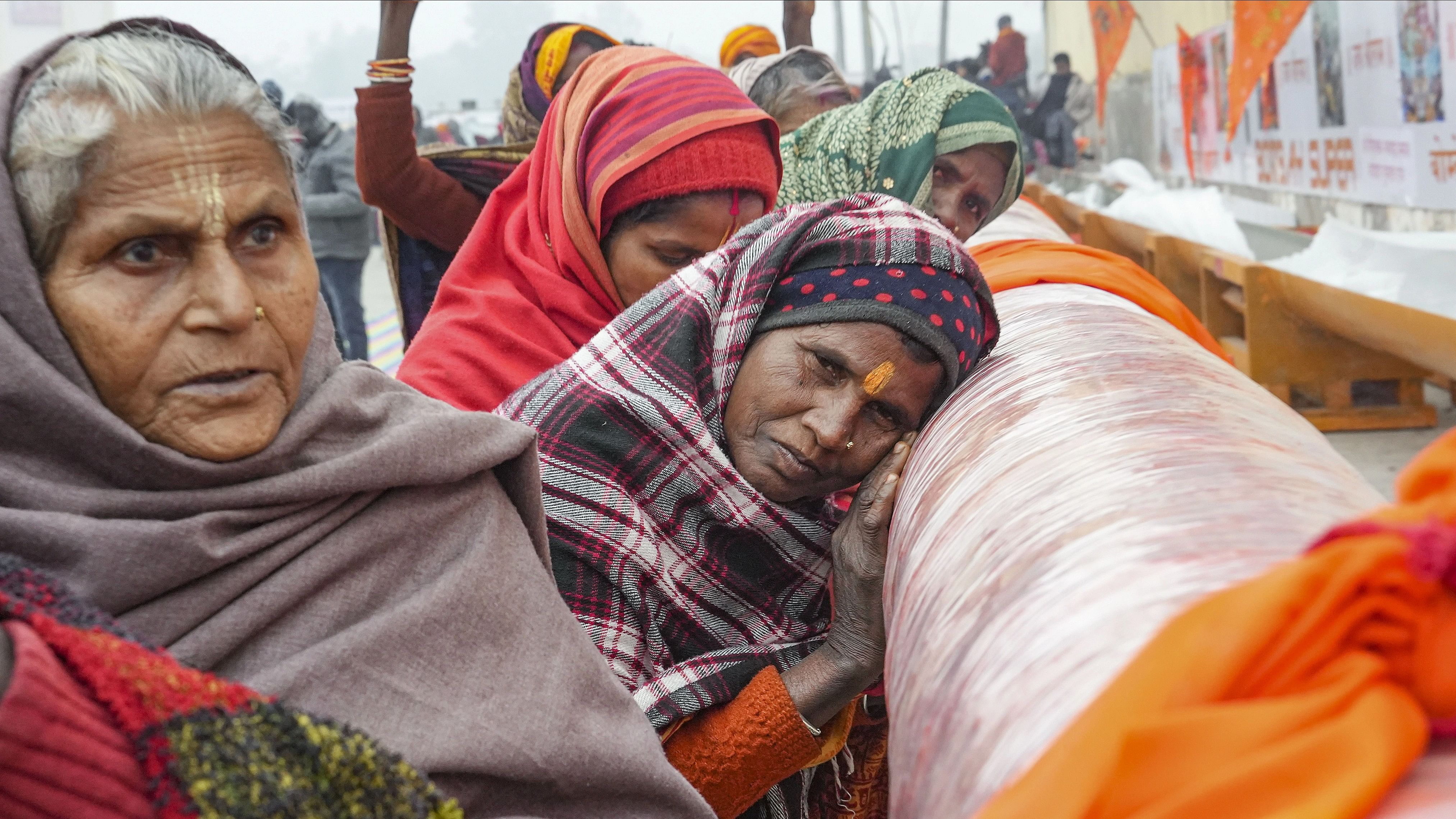 <div class="paragraphs"><p> Devotees near the 108-ft long incense stick (dhoop-batti) brought from Vadodara in Gujarat ahead of Shri Ram Janmabhoomi Temple consecration ceremony, in Ayodhya district, Tuesday, Jan. 16, 2024. </p></div>