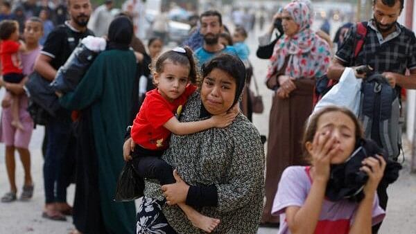 <div class="paragraphs"><p>People flee their homes in Khan Younis, amid Israeli strikes in the southern Gaza Strip.</p></div>