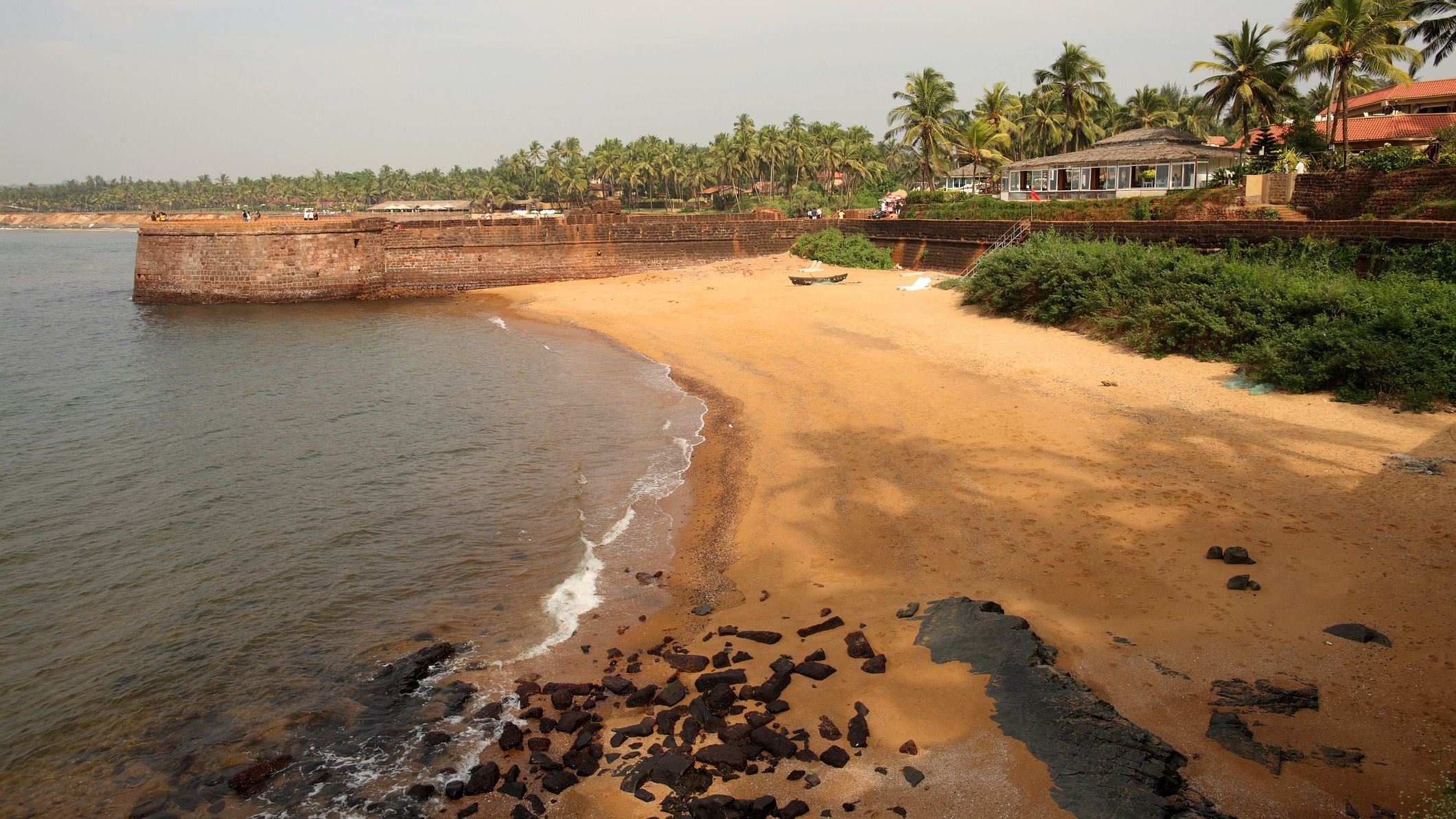 <div class="paragraphs"><p>Image showing a beach scene.</p></div>