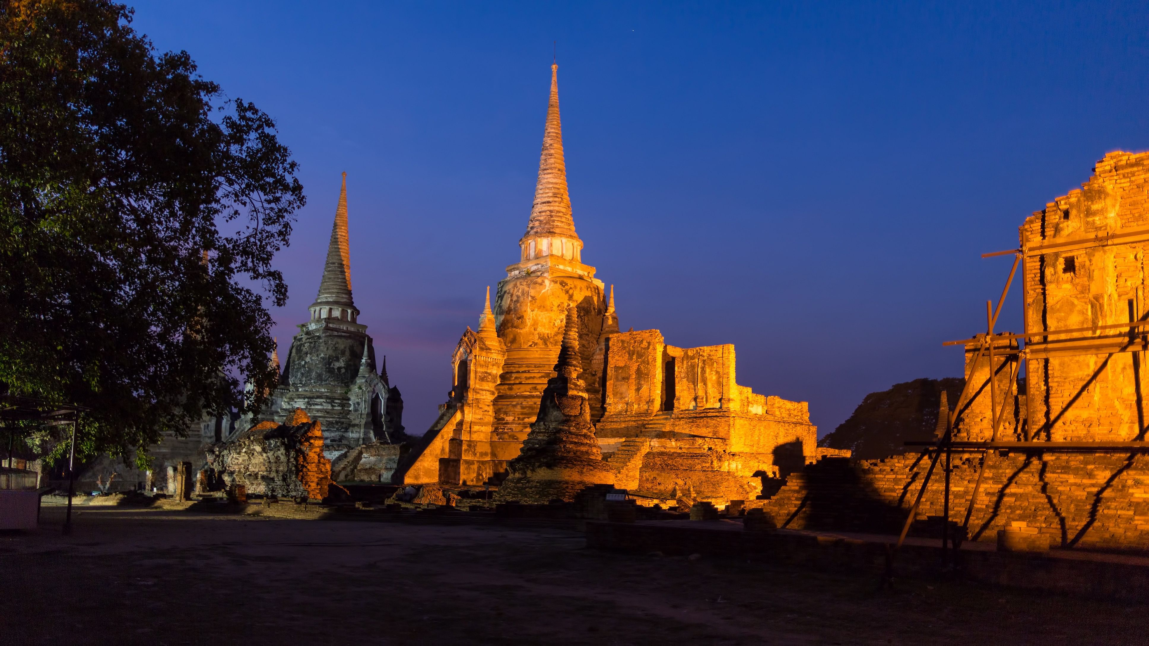 <div class="paragraphs"><p>The famous 3 stupas at Wat Phra Si Sanphet, Ayutthaya, Thailand</p></div>