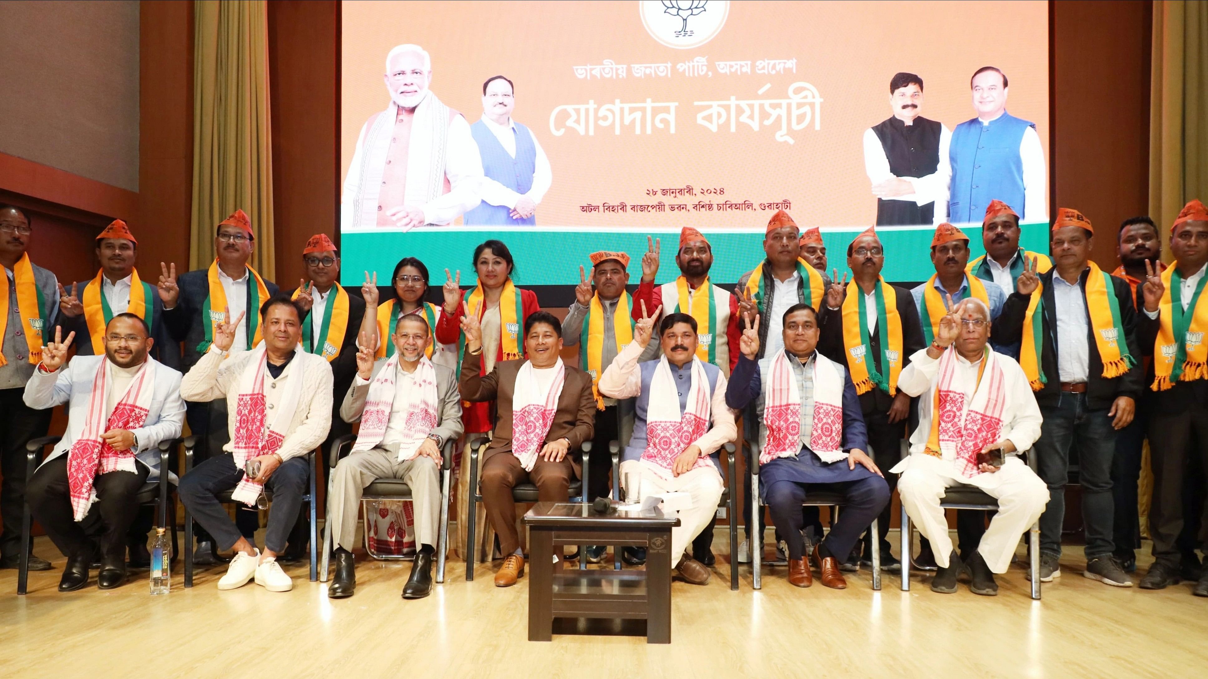 <div class="paragraphs"><p>Assam BJP leaders with the new joinees.</p></div>