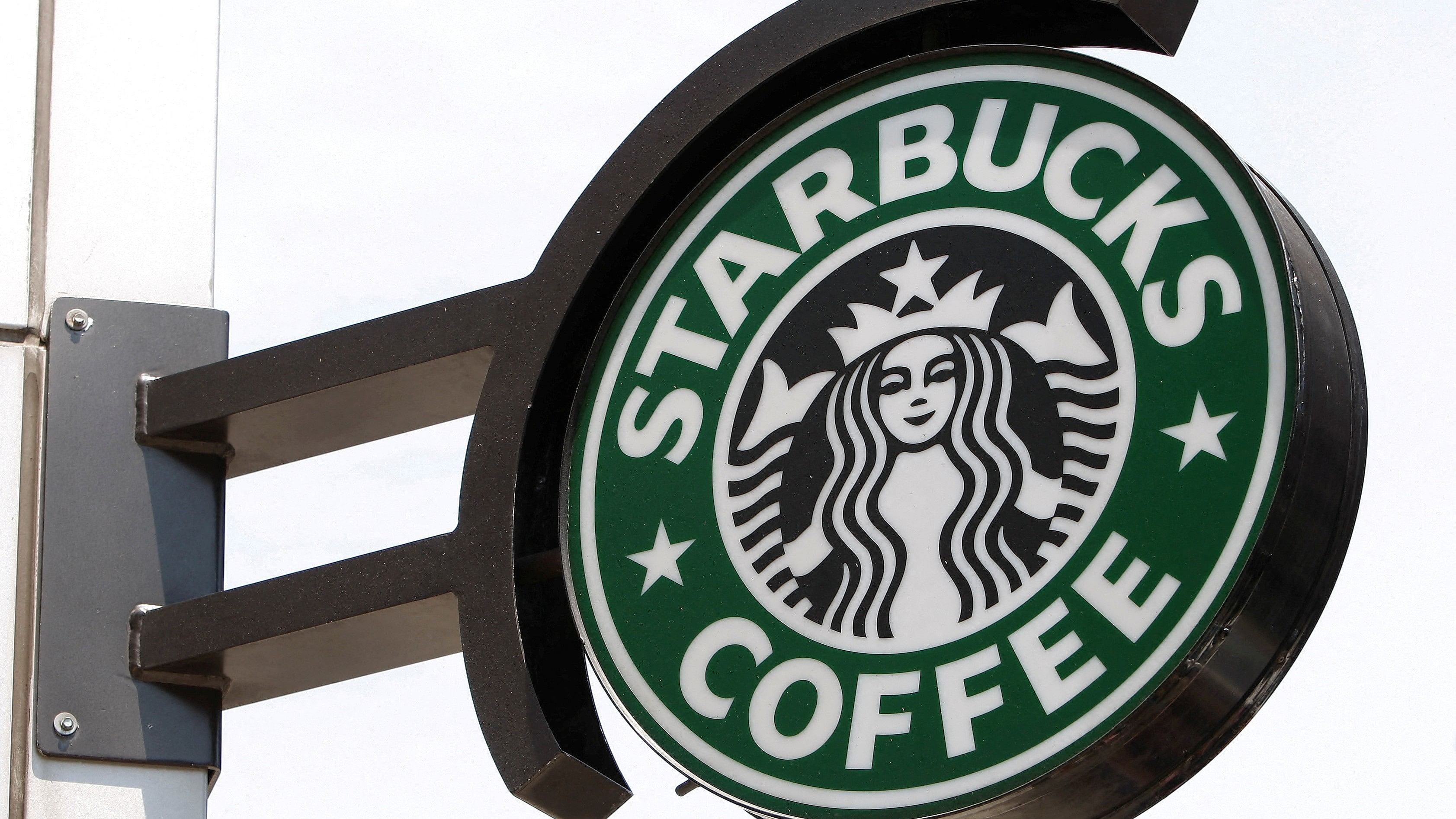 <div class="paragraphs"><p>The Starbucks sign.</p></div>