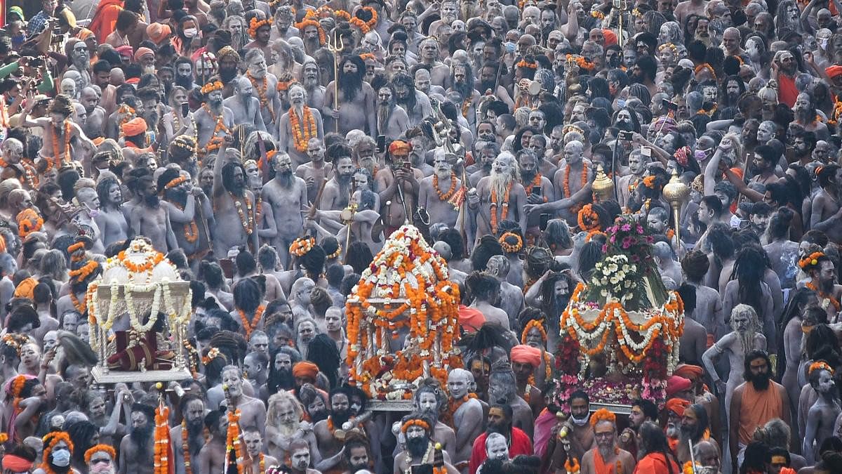 <div class="paragraphs"><p>Haridwar: Devotees gather to offer prayers during the third 'Shahi Snan' of the Kumbh Mela 2021.</p></div>