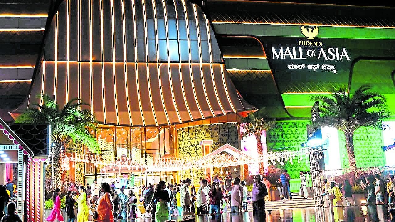 <div class="paragraphs"><p>The Phoenix Mall of Asia.</p></div>