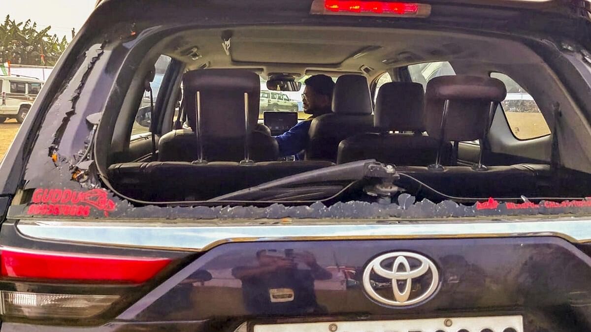 <div class="paragraphs"><p> Broken rear window pane of Congress leader Rahul Gandhi's car which got smashed.</p></div>