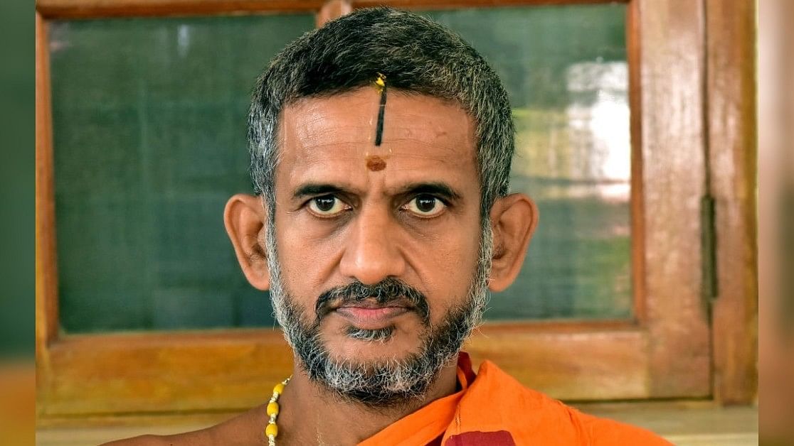 <div class="paragraphs"><p>Pejawar Mutt seer Vishwaprasanna Theertha Swamiji. </p></div>