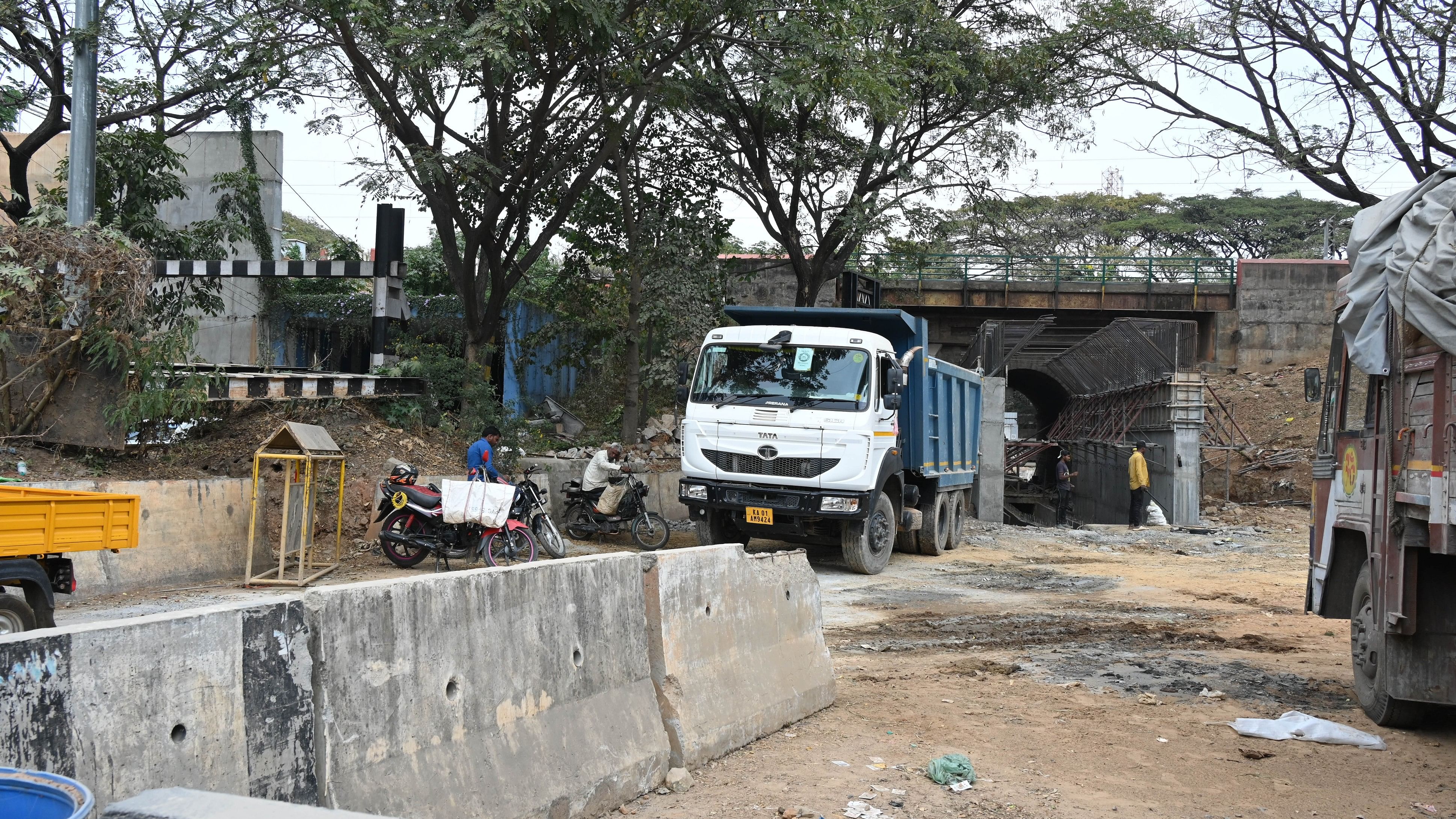 <div class="paragraphs"><p>The closure of the third underbridge has resulted in severe traffic congestion during peak hours. </p></div>