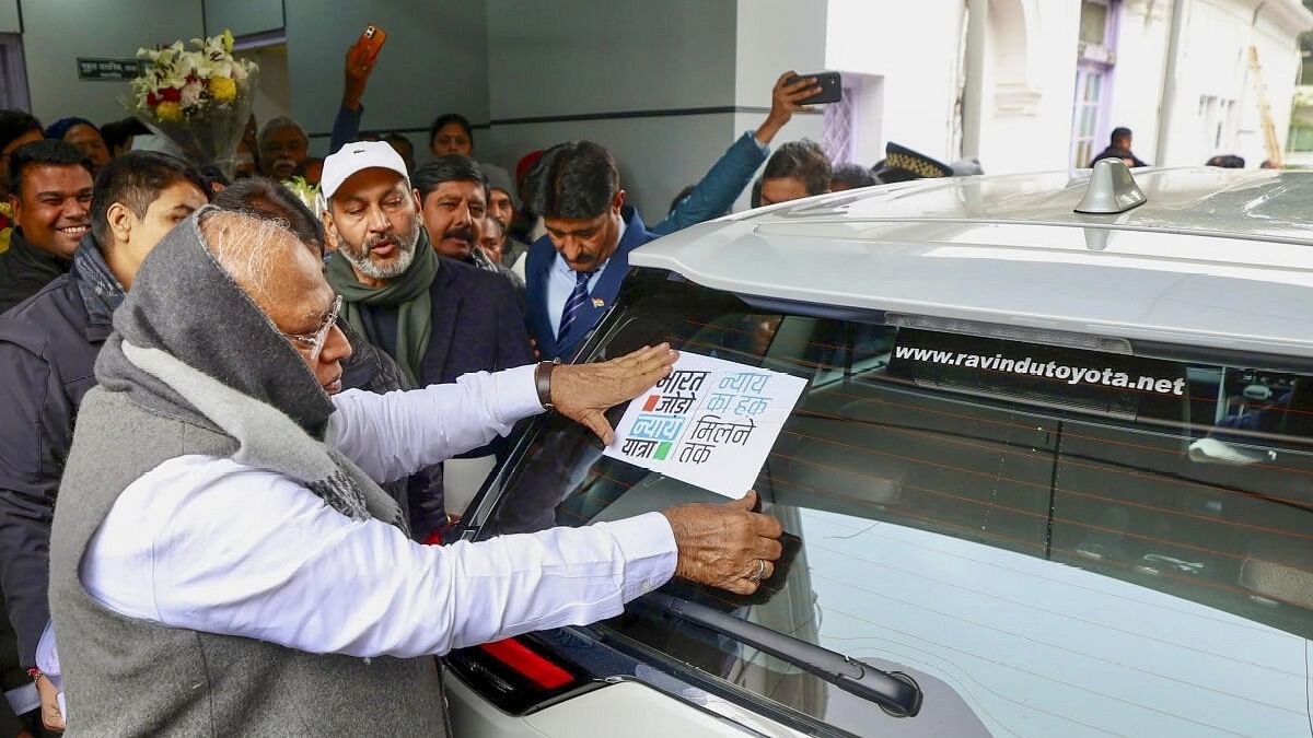 <div class="paragraphs"><p>Congress President Mallikarjun Kharge sticks a sticker during the launch of a sticker campaign to promote the Bharat Jodo Nyay Yatra.&nbsp;</p></div>