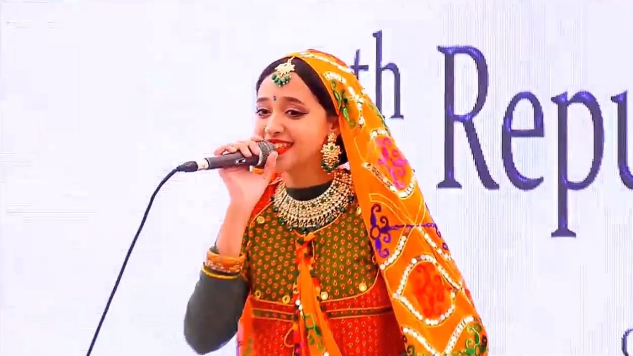 <div class="paragraphs"><p>Young Egyptian girl singing ‘Desh Rangeela'</p></div>