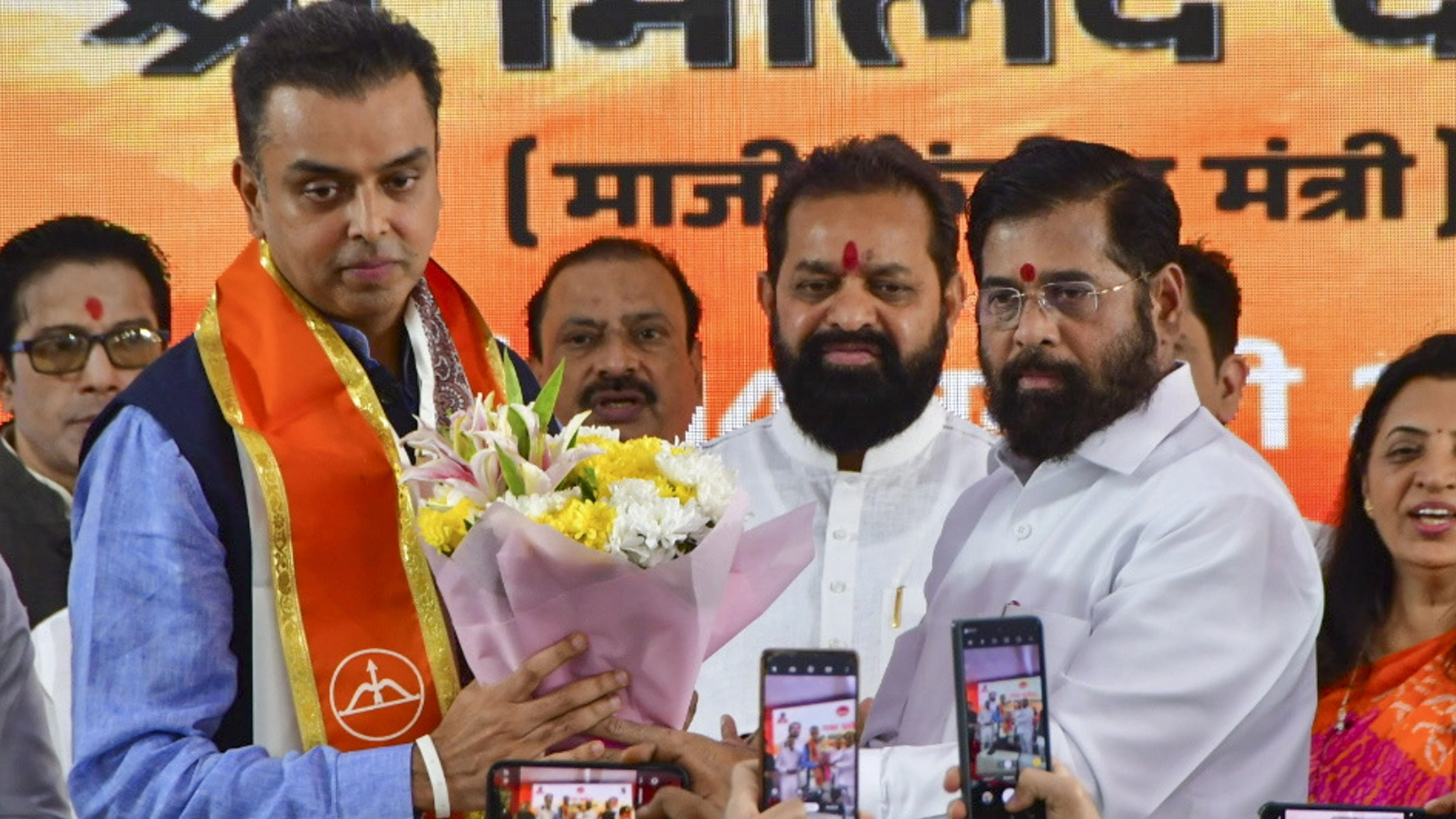 <div class="paragraphs"><p>Mumbai: Maharashtra Chief Minister Eknath Shinde welcomes former Congress leader Milind Deora who joined Shiv Sena (Shinde faction), in Mumbai on Sunday, January 14, 2024. </p></div>