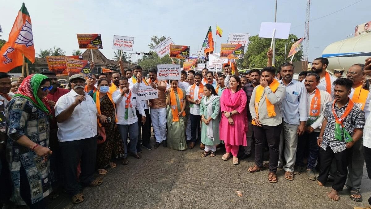 <div class="paragraphs"><p>BJP workers protest in Belagavi against alleged anti-Hindu policies of Congress government</p></div>