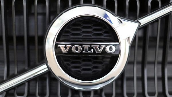 <div class="paragraphs"><p>Volvo logo.</p></div>