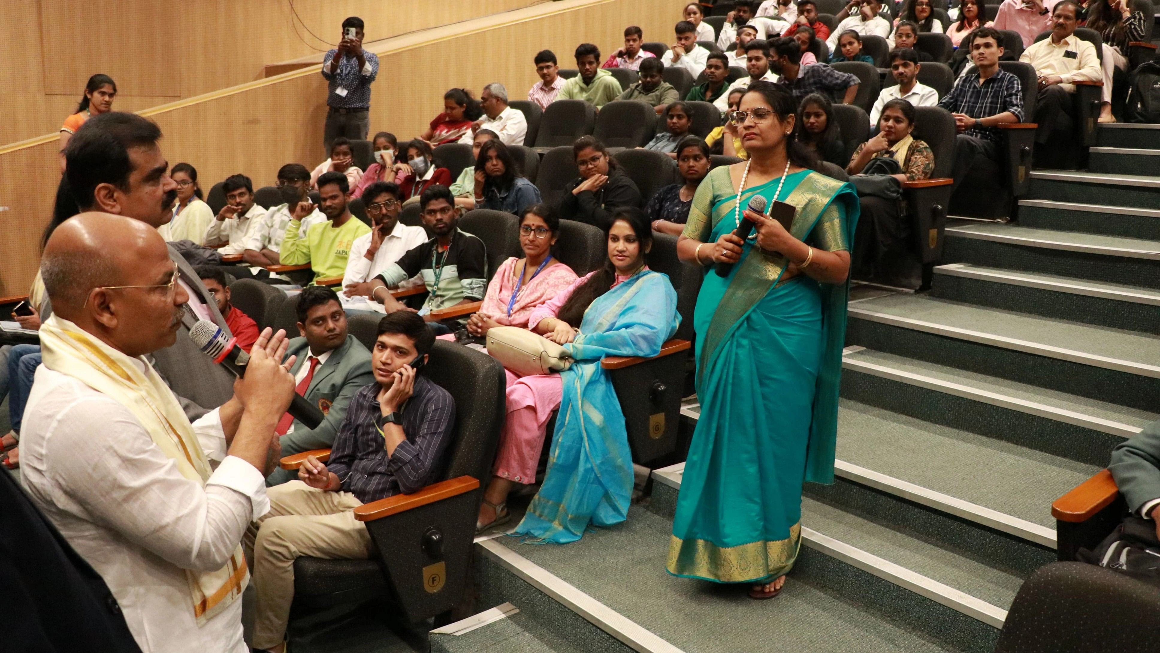 <div class="paragraphs"><p>Sharan Prakash Patil addressing a workshop on nutrition.&nbsp;</p></div>