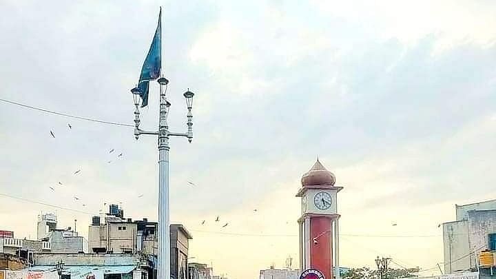 <div class="paragraphs"><p>Locals say the flagpole-streetlight at Shivajinagar’s Chandni Chowk area was the second such streetlight installed in Asia more than 100 years ago. CREDIT: X</p></div>