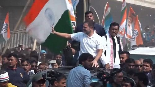 <div class="paragraphs"><p>Screengrab of Rahul Gandhi waving to the public during Yatra.</p></div>