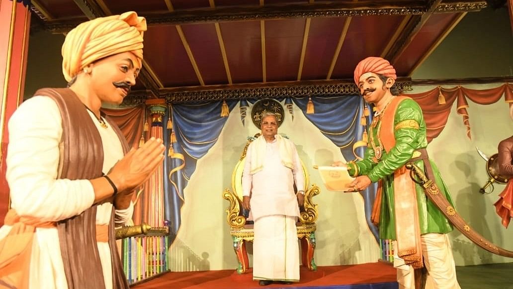 <div class="paragraphs"><p>Chief Minister Siddaramaiah looks at the life-size statues of Sangolli Rayanna at the rock garden named after the freedom fighter, at Sangolli village in Bailhongal taluk of Belagavi district on Wednesday.&nbsp;</p></div>