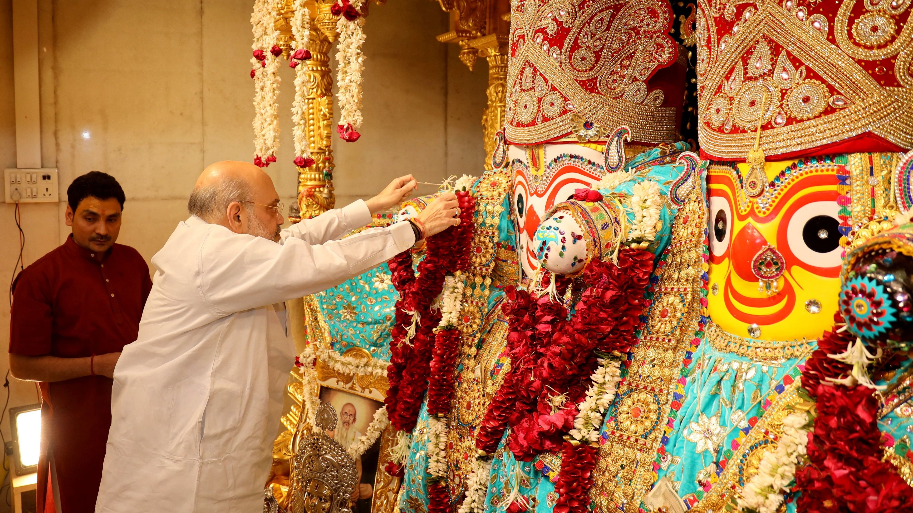 <div class="paragraphs"><p>Amit&nbsp;Shah offers prayers at Jagannath Temple.</p></div>
