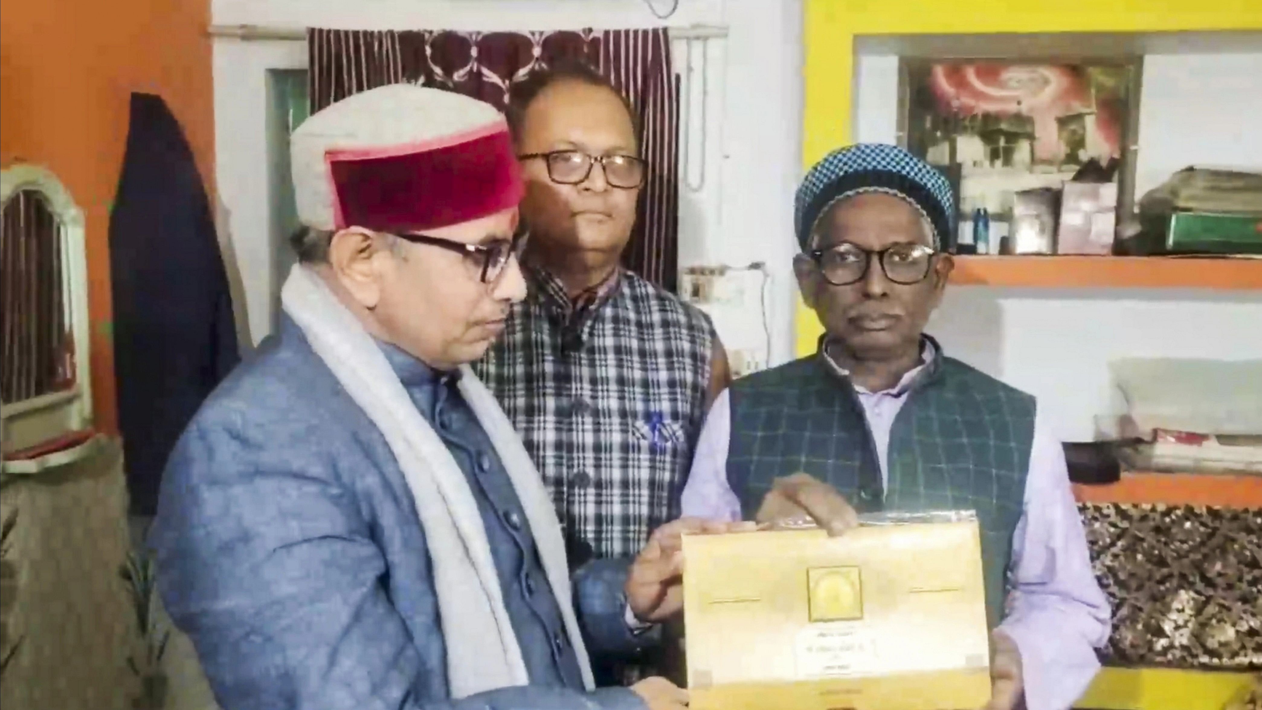 <div class="paragraphs"><p> Iqbal Ansari, a litigant in the Ramjanmabhoomi-Babri Masjid case, receives an invitation for the Ram temple consecration ceremony, in Ayodhya.</p></div>